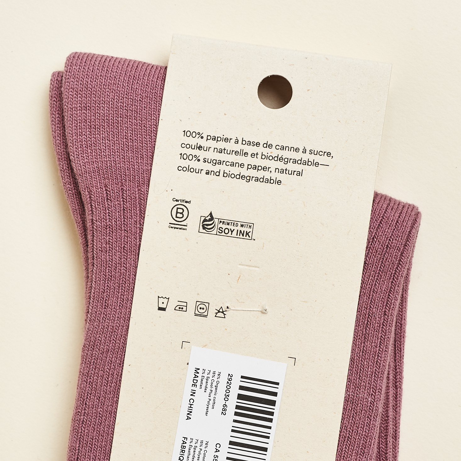 frank and oak ribbed socks in berry