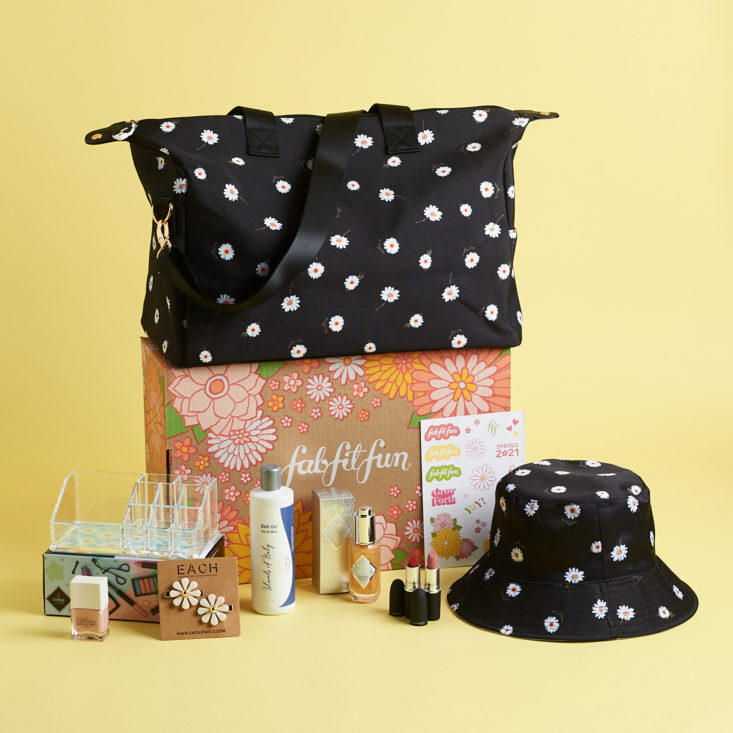 All contents from FabFitFun Spring 2021 box.