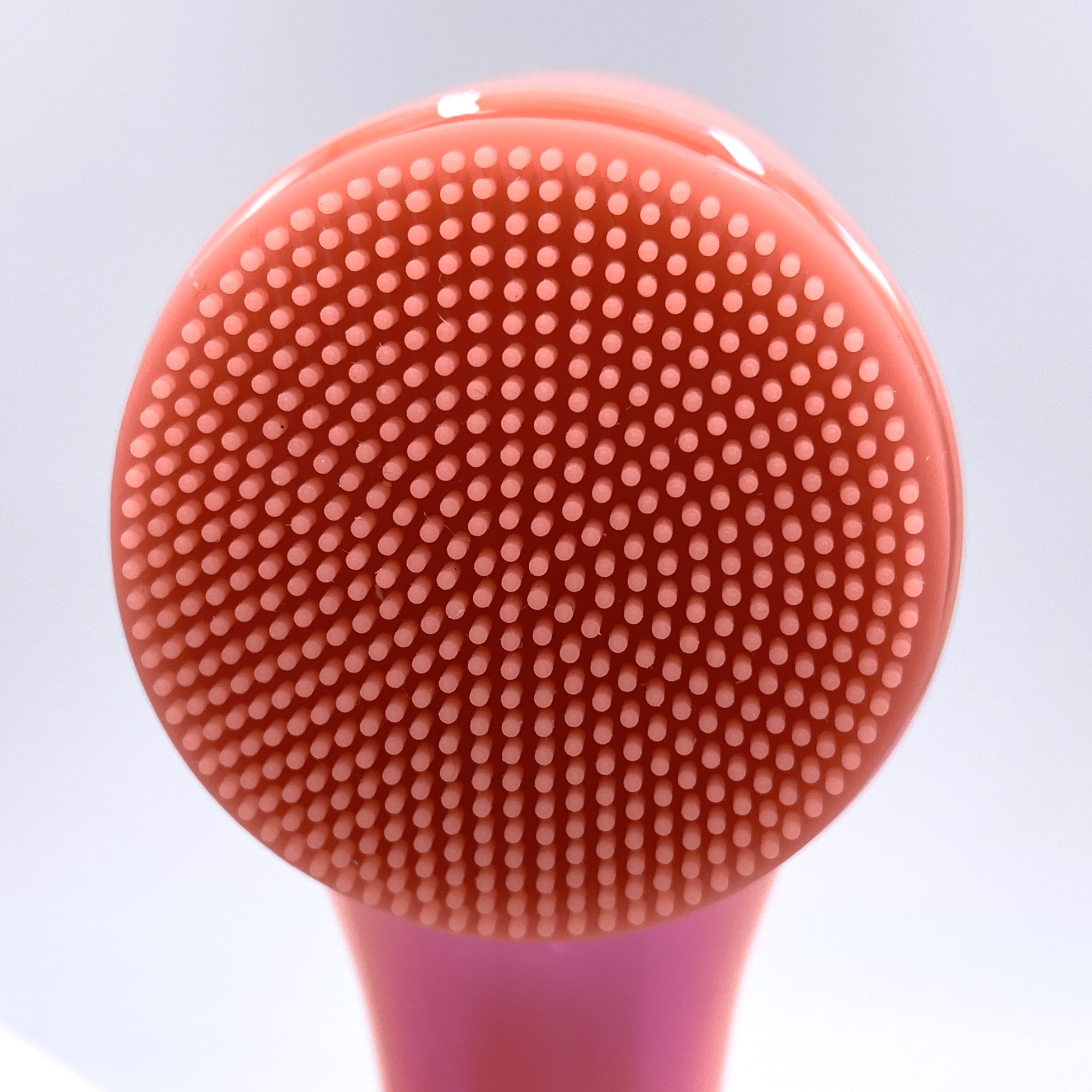 Almost Famous Cleanse It 2-in-1 Exfoliator Brush Close-Up2 for The Beem Box January 2021