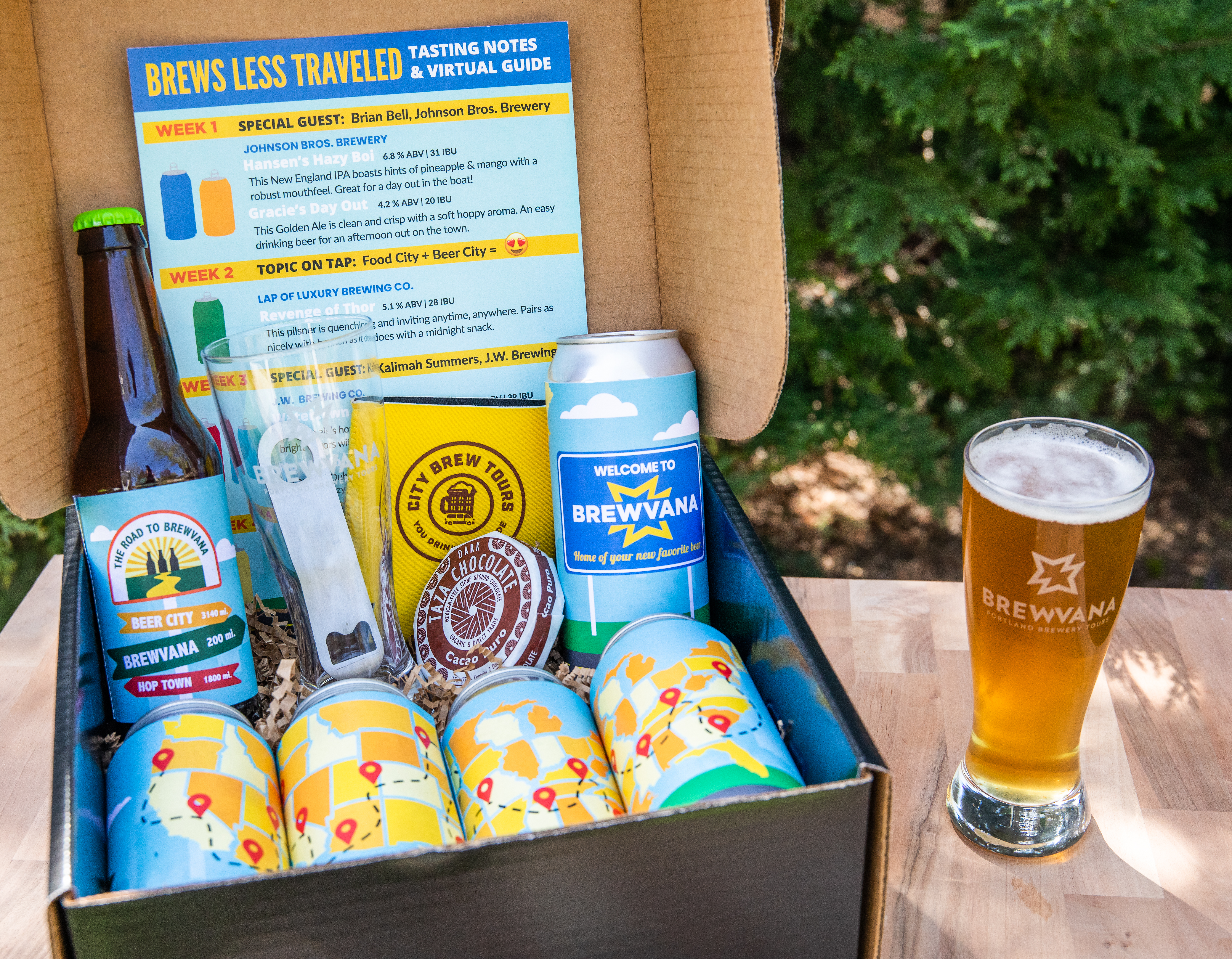  caja de cervezas con vaso de cerveza relleno al lado