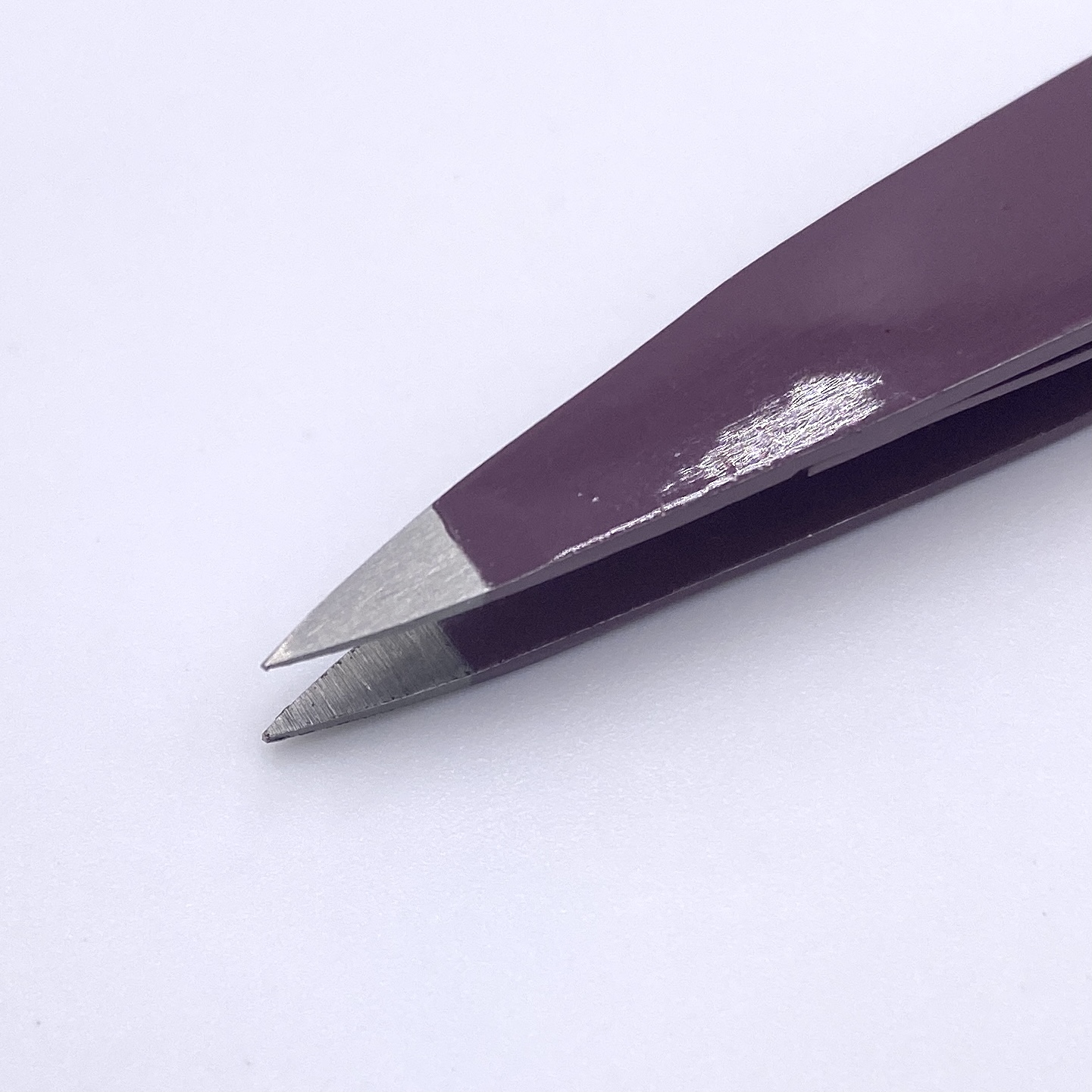 Close-up 2 of F.A.R.A.H. Z-Tweeze Dual Ended Tweezer for Ipsy Glam Bag June 2021