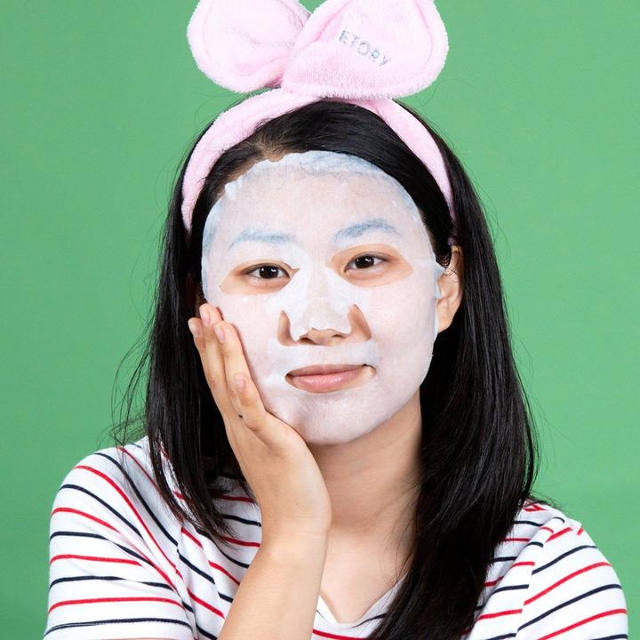 woman wearing facetory face mask