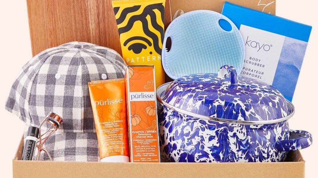 Photo of FabFitFun Fall 2021 Box and items, including blue check hat and Purlisse products