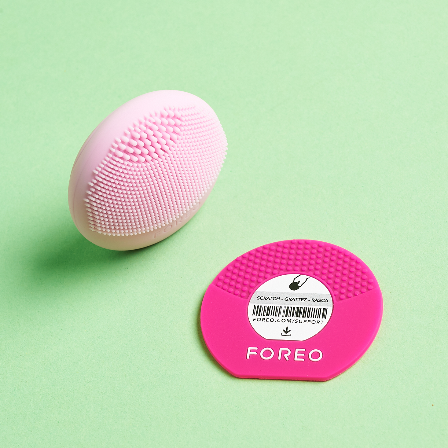 alternate view of cleansing brush with pink magnet