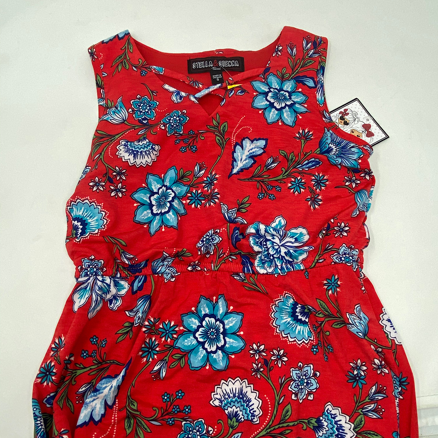 Spring 2016 stitch fix red white mosaic shift dress with straw bag. Resort  wear.