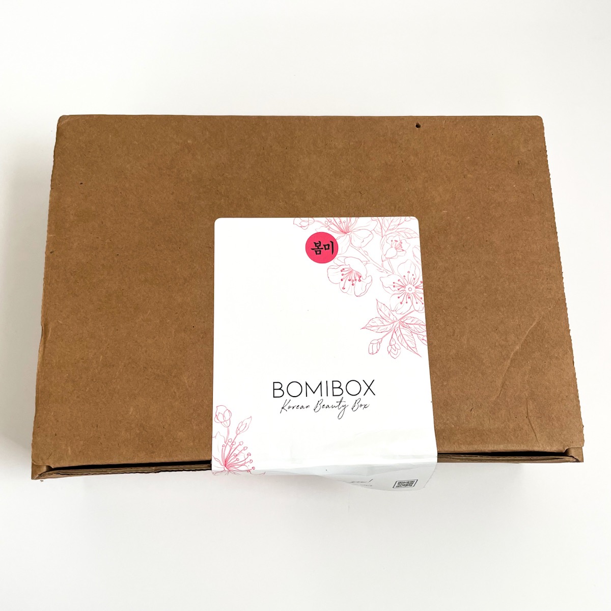 brown Kraft box with white bomibox label
