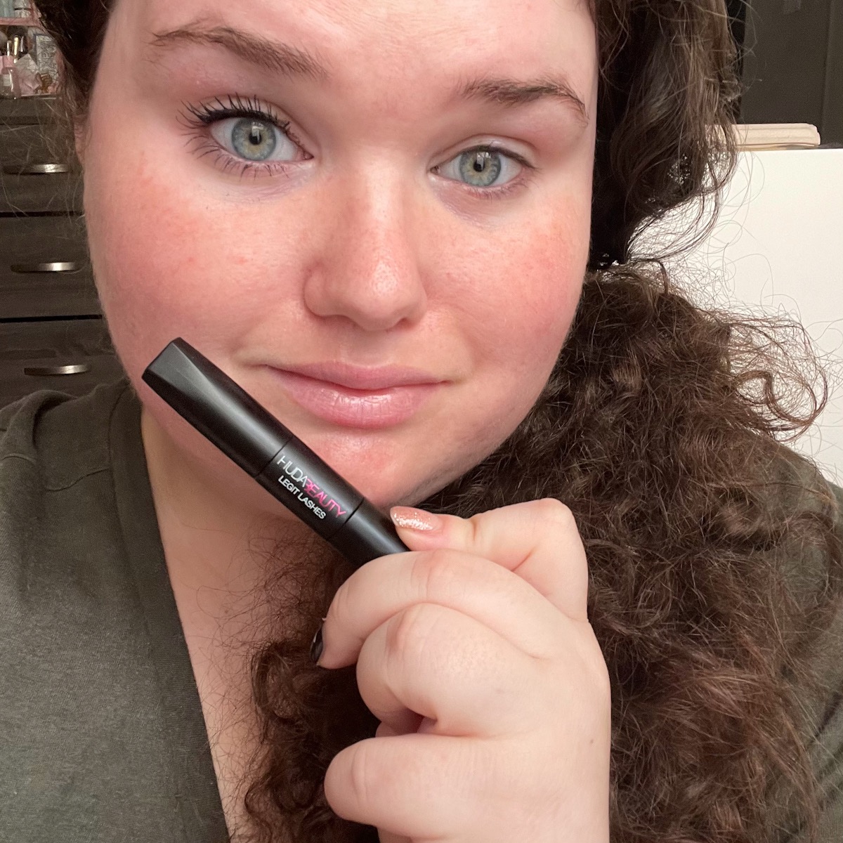 selfie with Huda Beauty lengthening and volumizing mascara