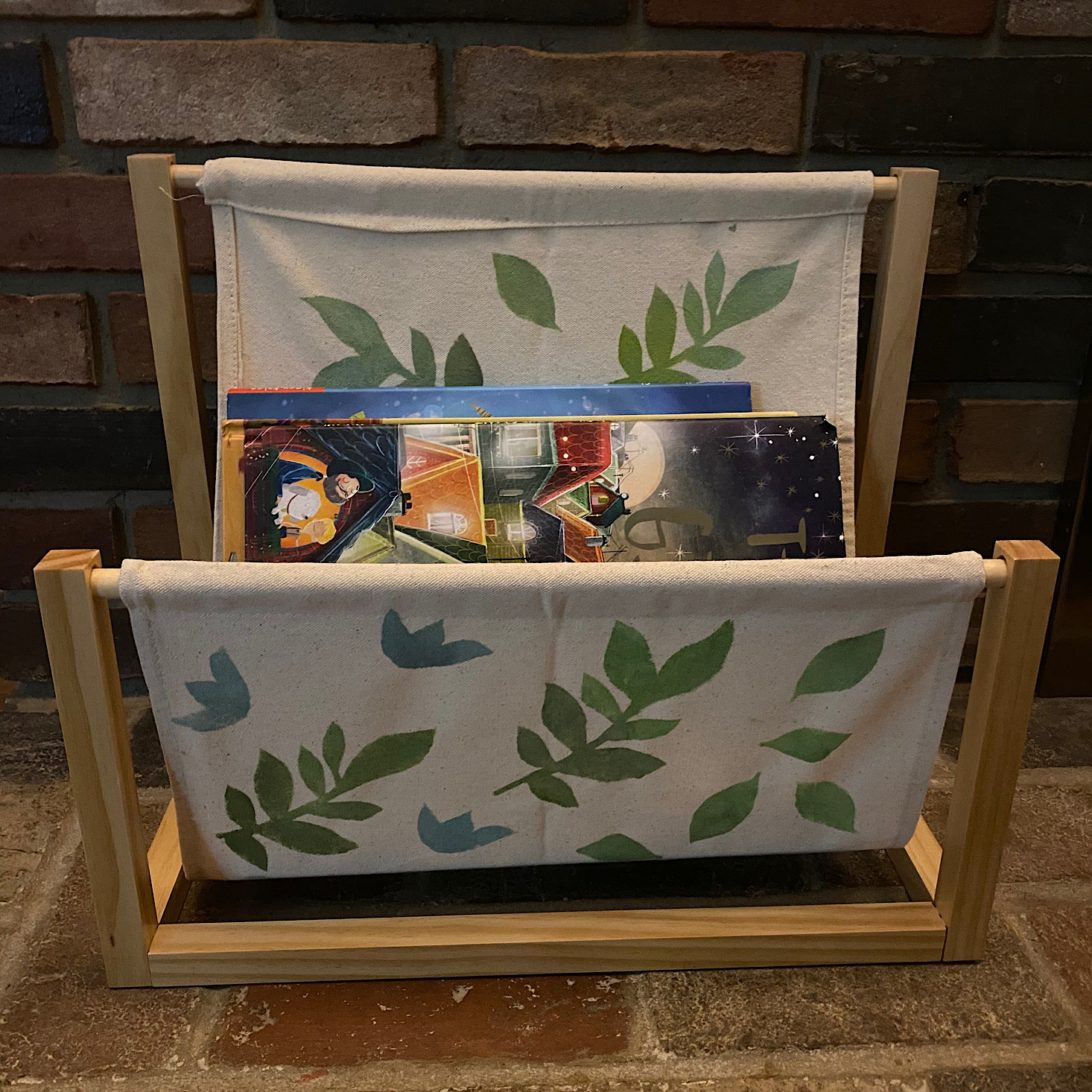 KiwiCo Maker Crate “Stenciled Book Holder” Review