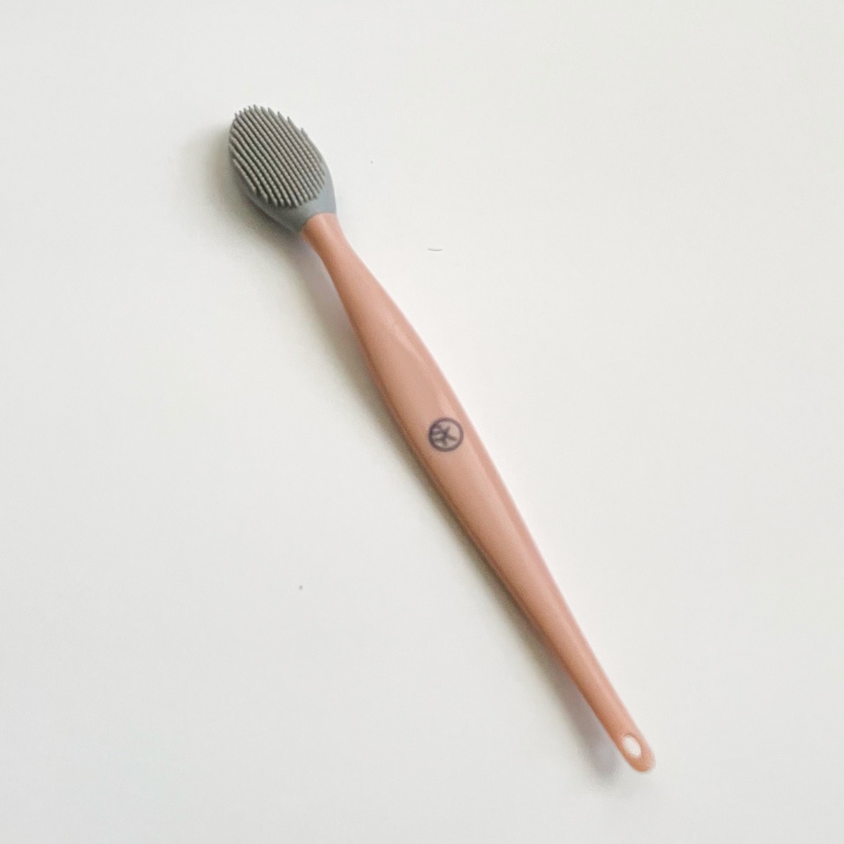 peach lip tool with grey silicone tip