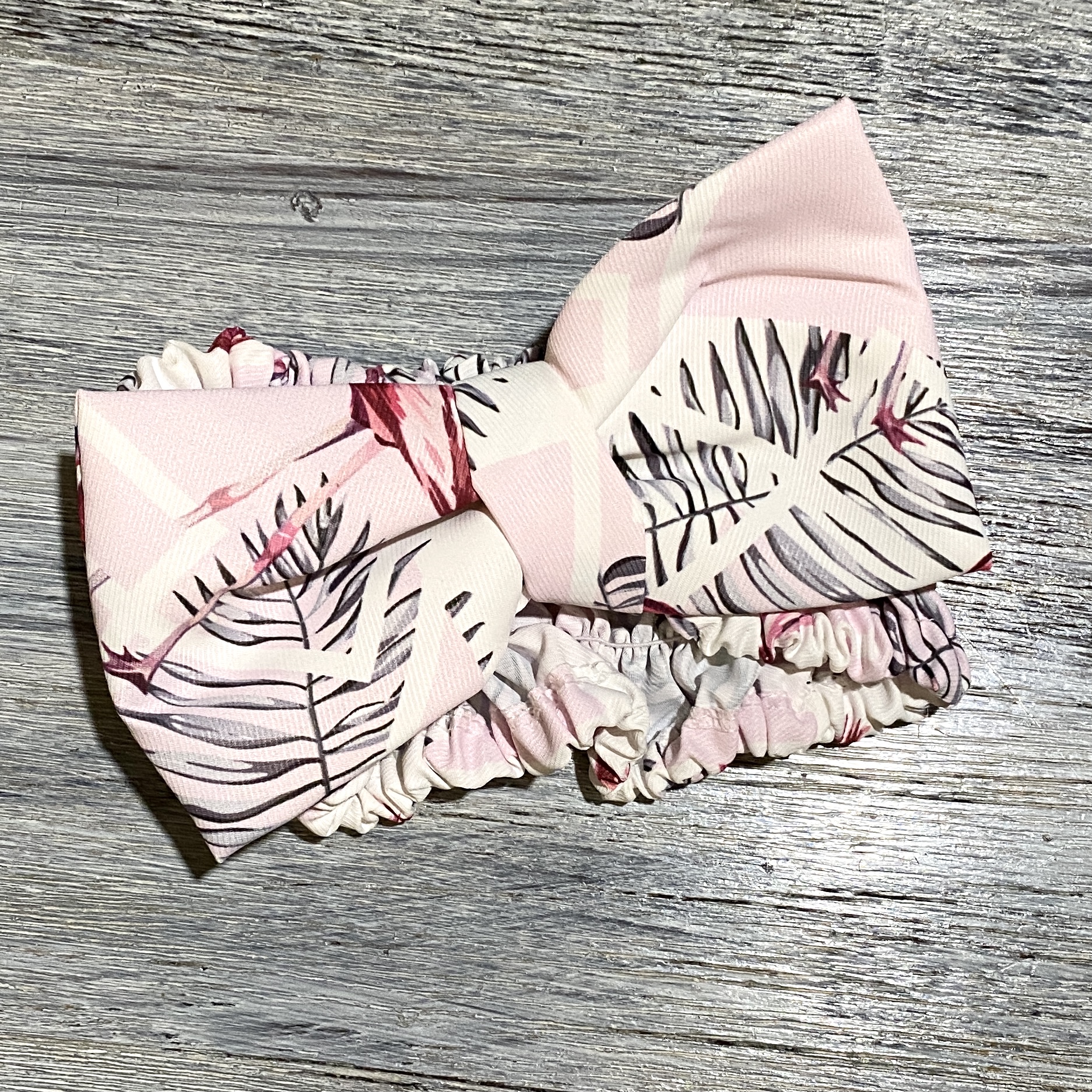 The Vintage Cosmetic Company Headband for Bombay and Cedar Lifestyle Box September 2021