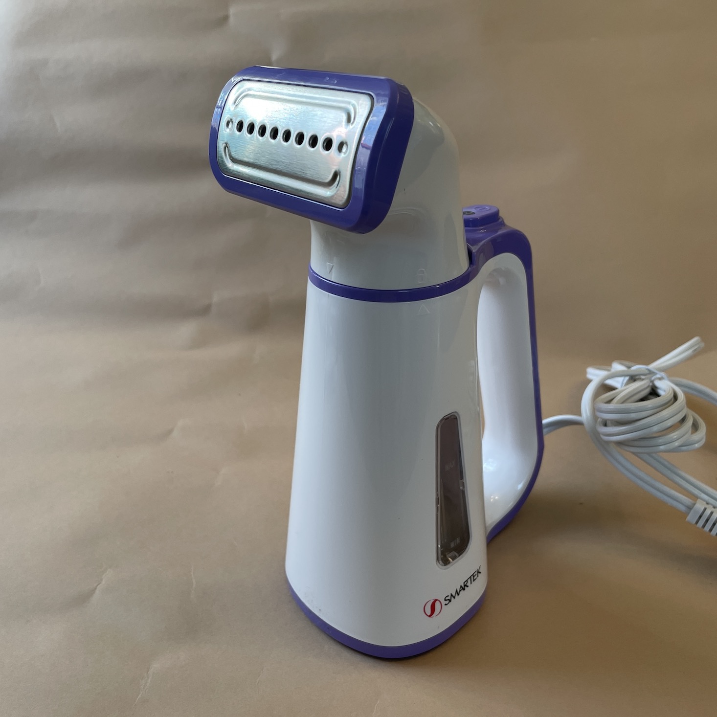 handheld steamer from BREO BOX Winter 2021