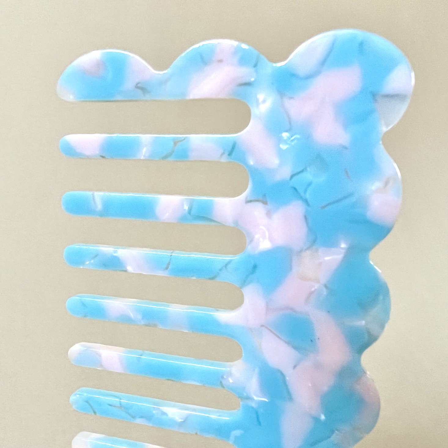 cotton candy hued comb