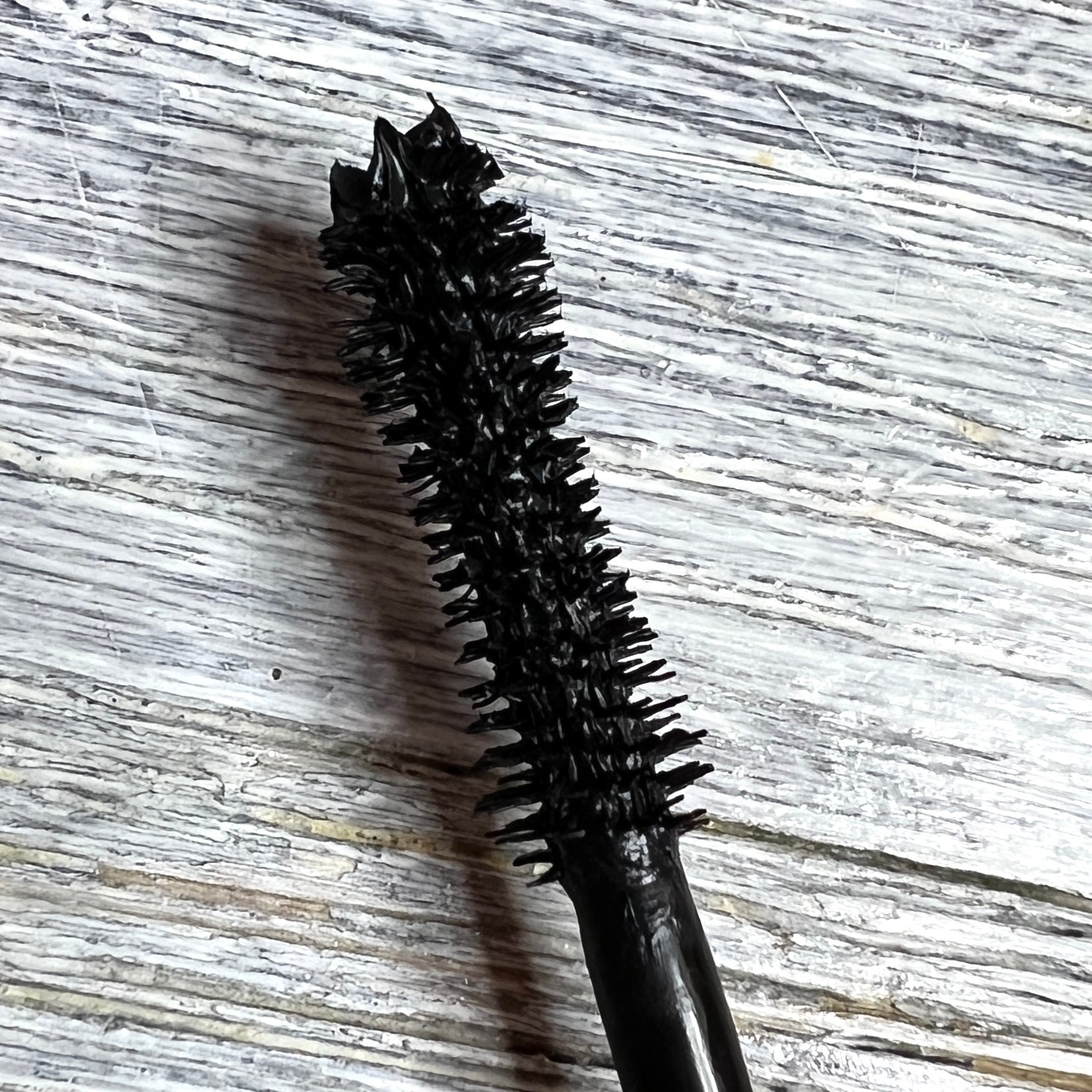 Closeup of UOMA Drama Bomb Mascara for Birchbox December 2021