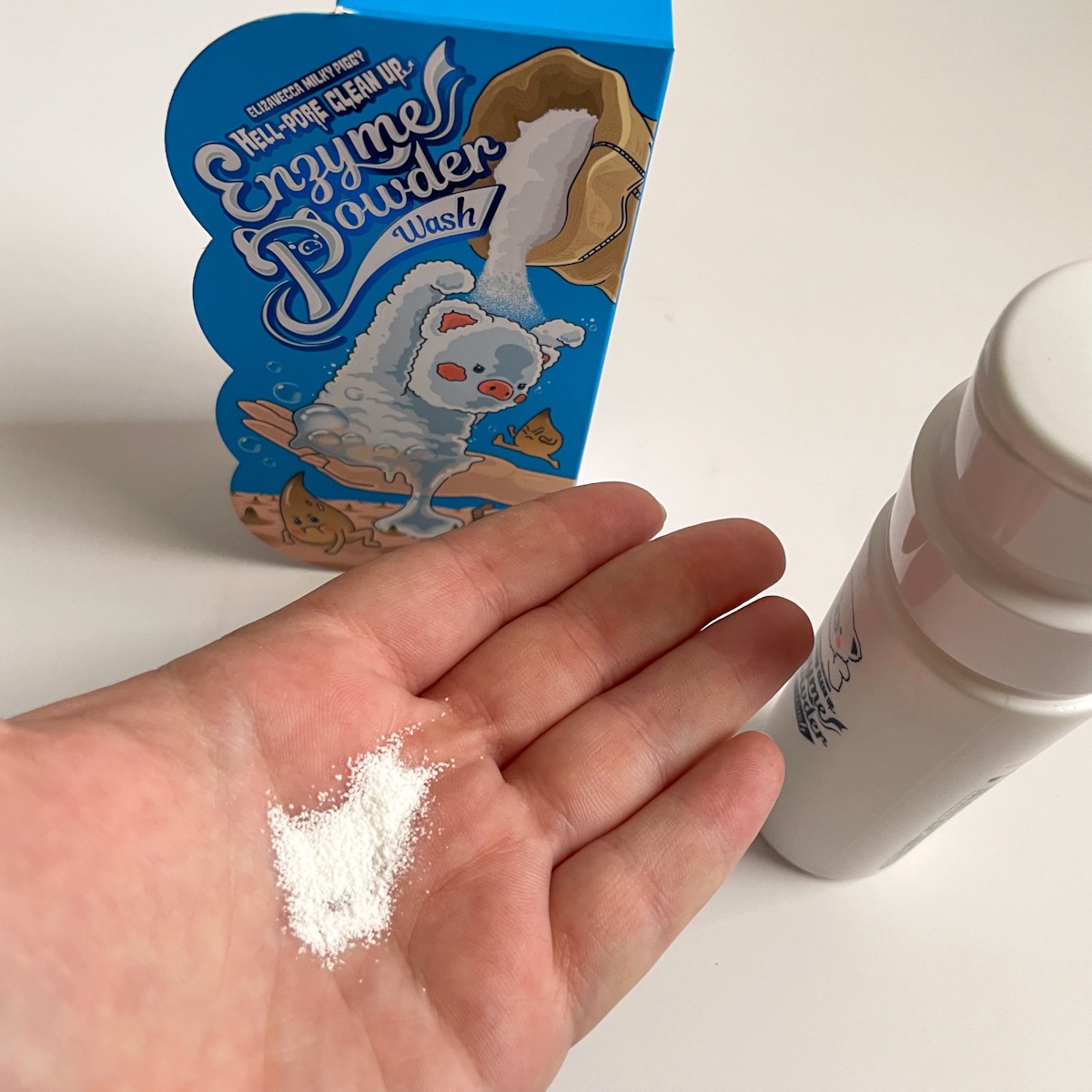 white enzyme powder wash poured in hand