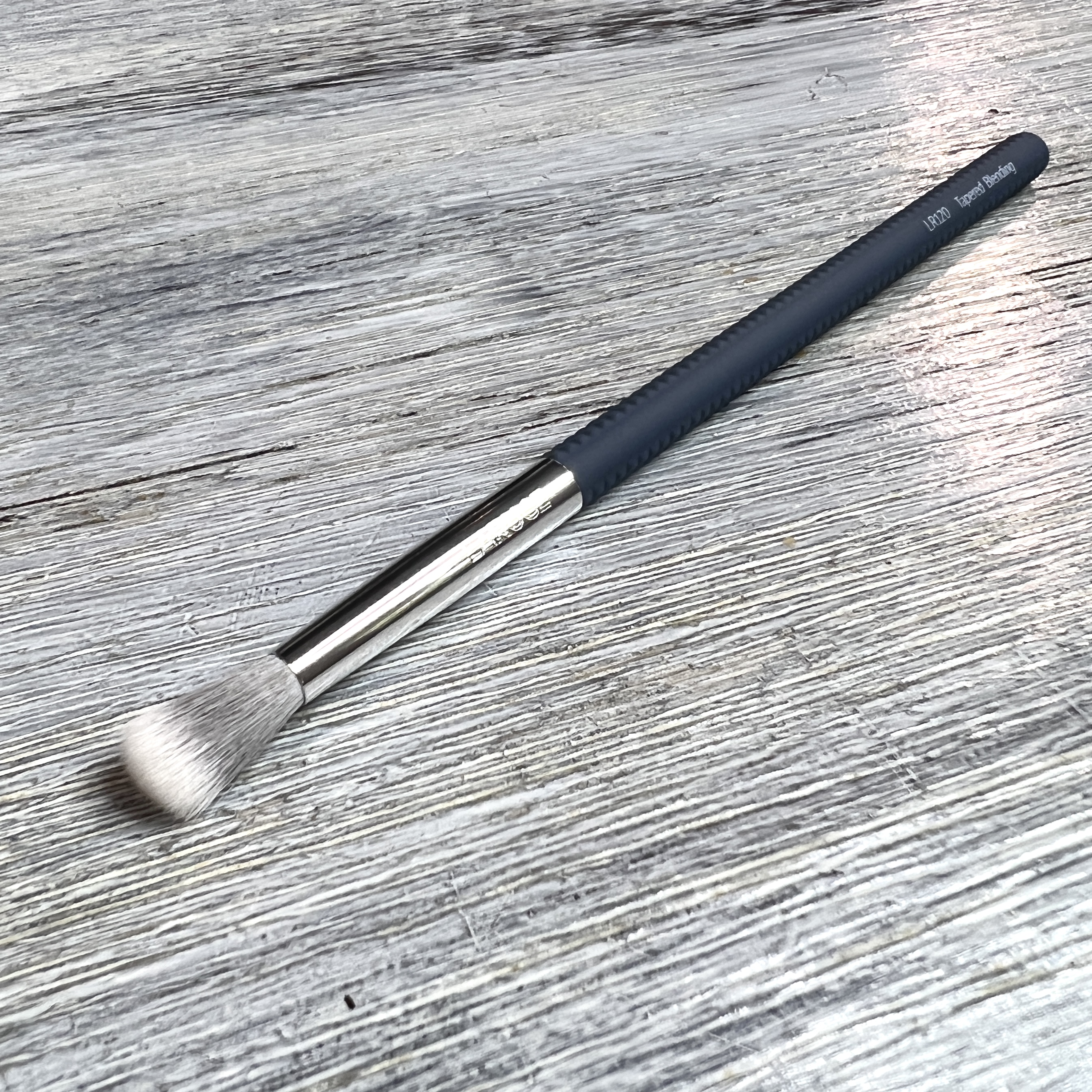 Laruce Beauty Tapered Brush for GlossyBox December 2021