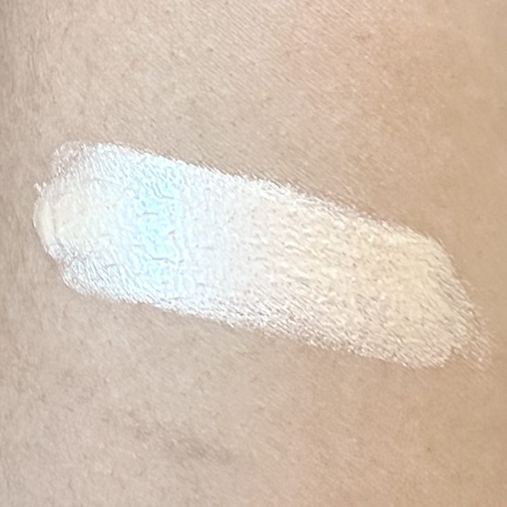 Swatch of Modelco Highlighting Shimmer Whip for Glossybox March 2022