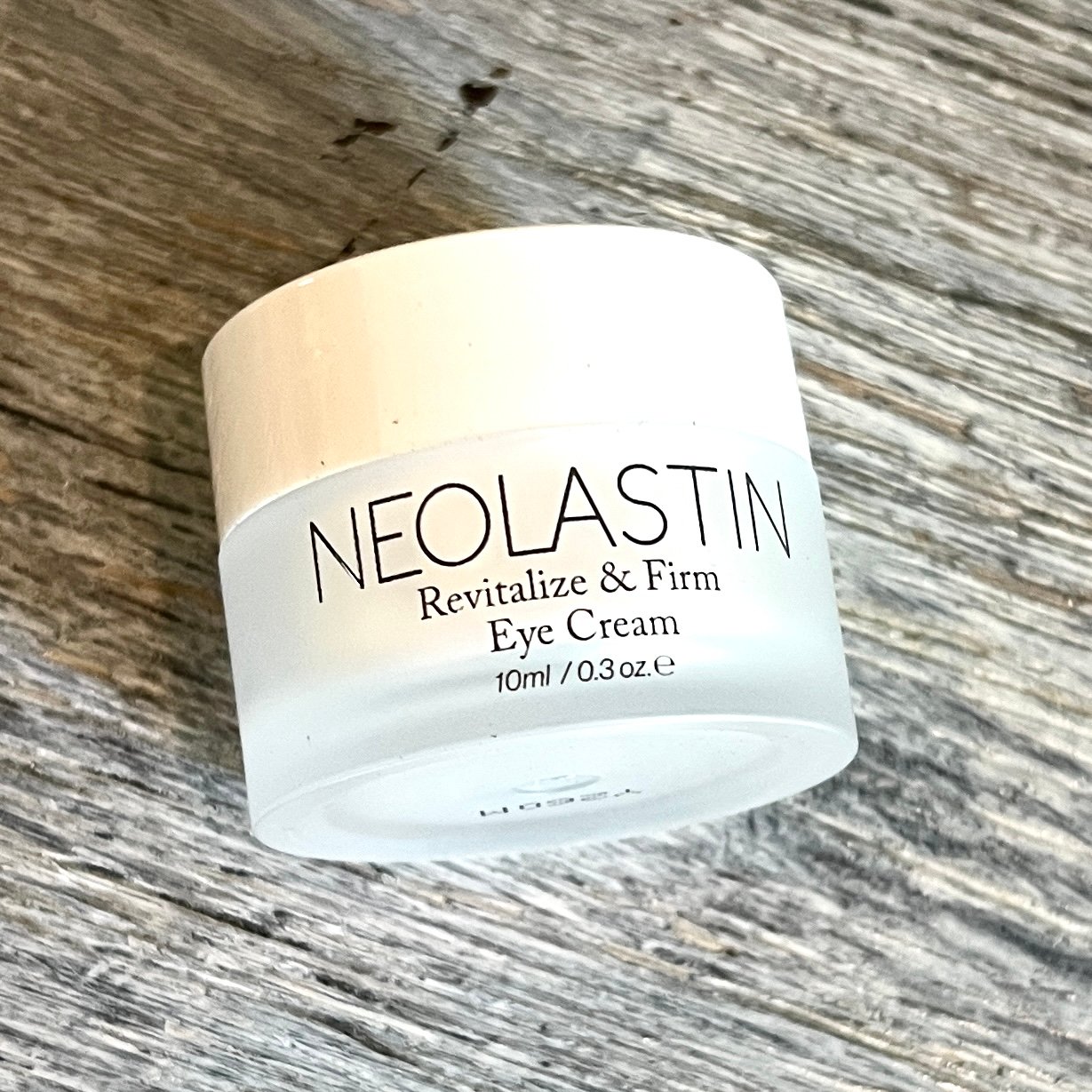 Front of Neolastin Eye Cream for GlossyBox April 2022