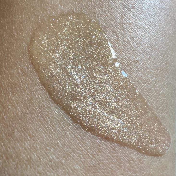 Swatch of Saint Luxe Shimmer Body Oil for Cocotique Makeup Lovers Box Spring 2022