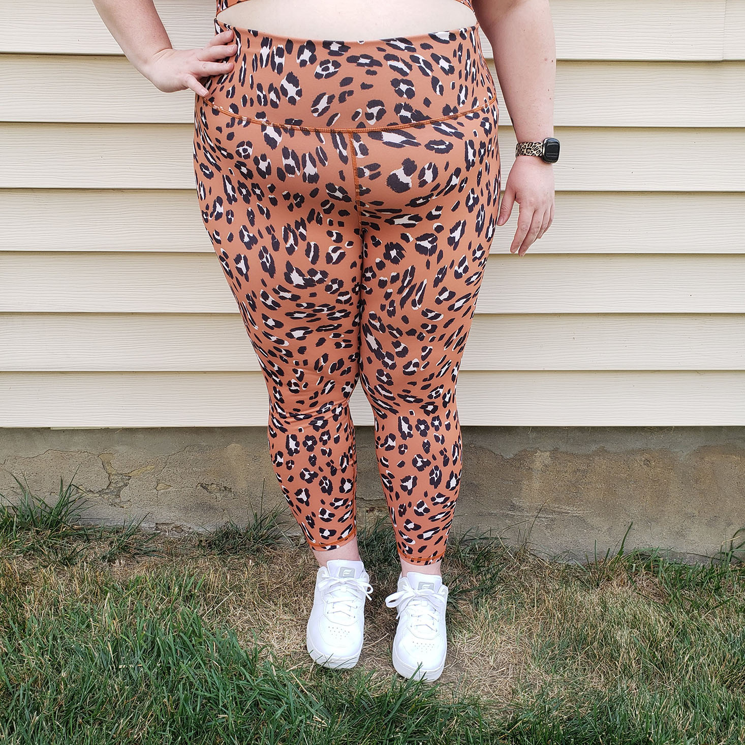Fabletics VIP Plus Size Psychedelic Y2K Outfits 2022 Review + Coupon