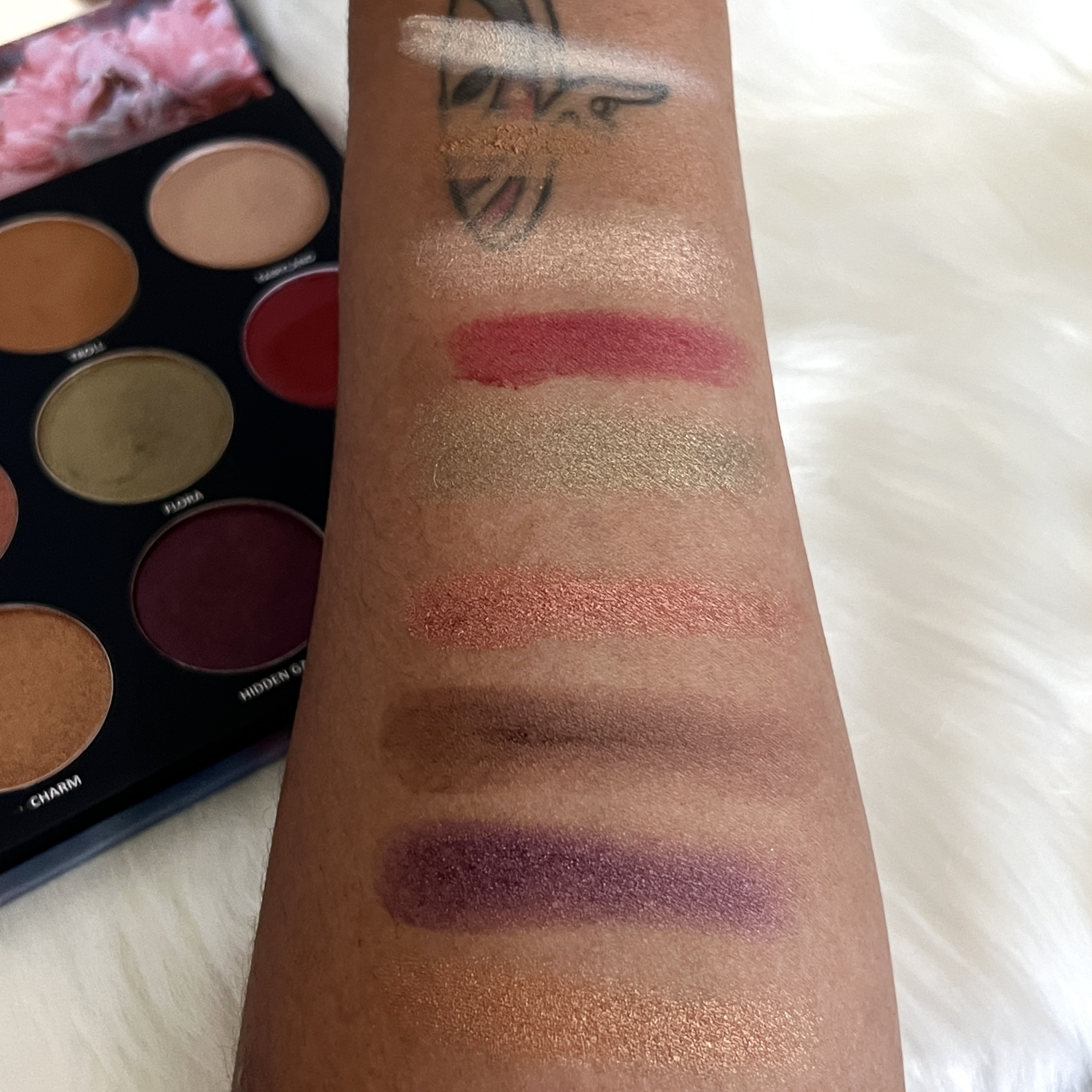 Swatches for Estate Cosmetics Eyeshadow Palette for GlossyBox August 2022
