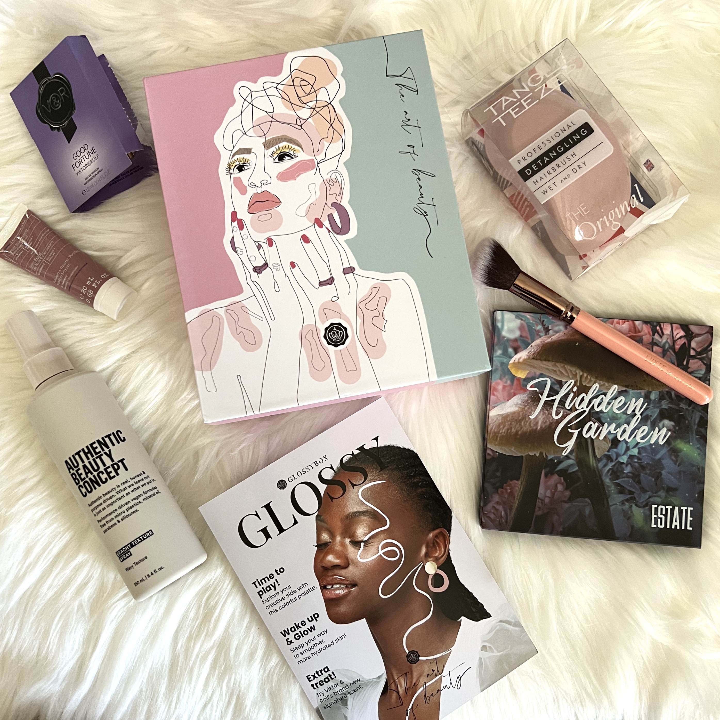 Full Contents for GlossyBox August 2022