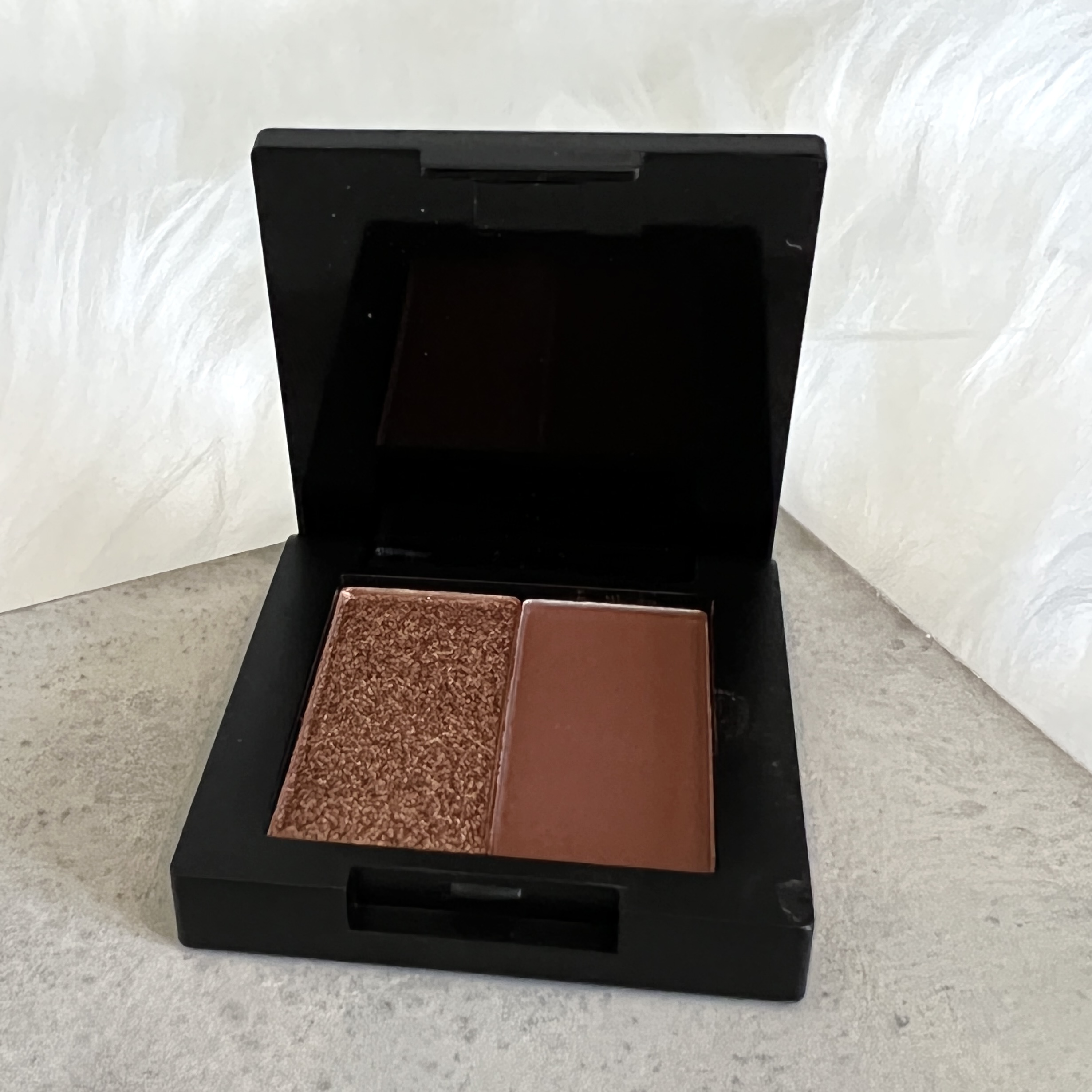 Open Shot of Araceli Beauty Eyeshadow Duo for Ipsy Glam Bag August 2022