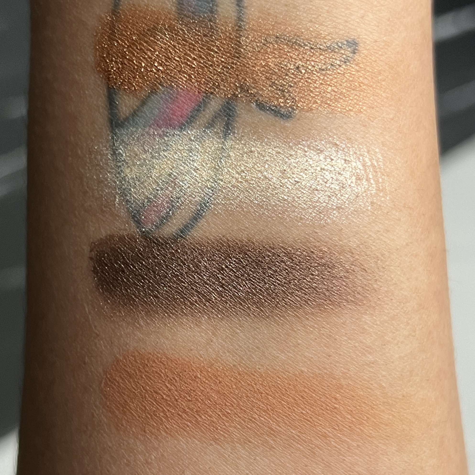 Swatch of Chella Palette for Ipsy Glam Bag October 2022