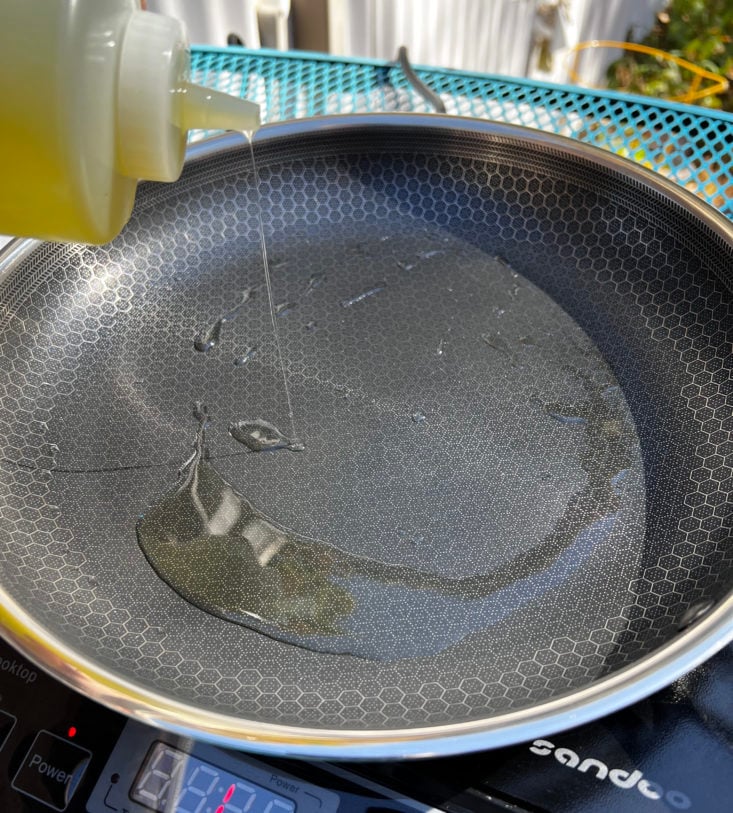 Area of my Hexclad pan seemed to have the paint come off? Anyone know  what's going on here? : r/cookware