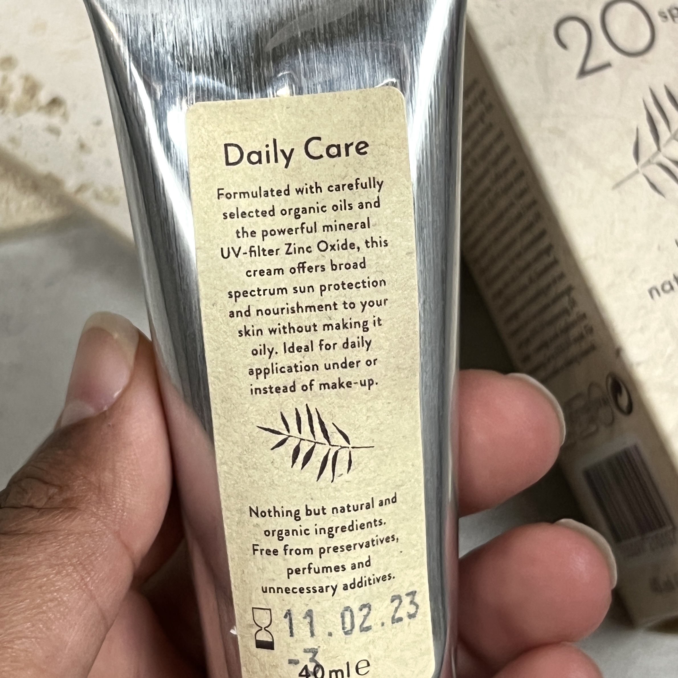 Back of Suntribe Mineral Day Cream for Nourish Beauty Box December 2022