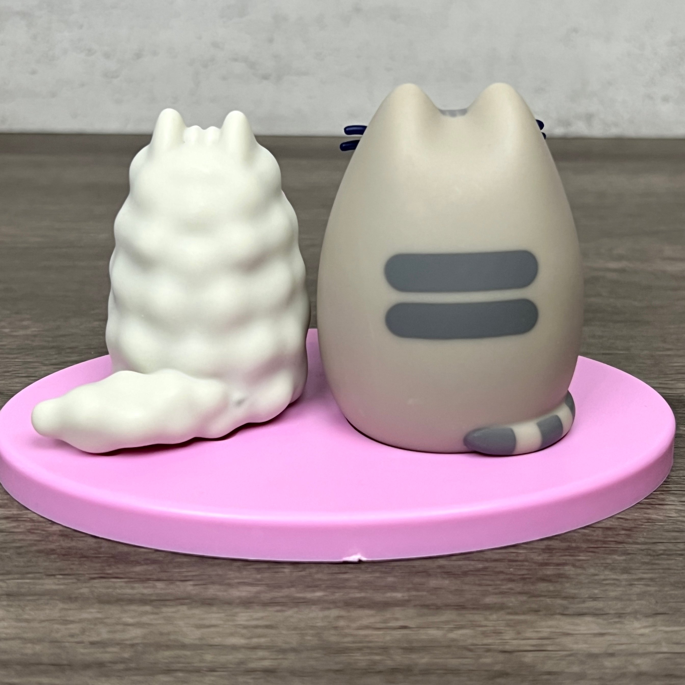 Back of Pusheen Gaming Vinyl Figure for Pusheen Box Winter 2022