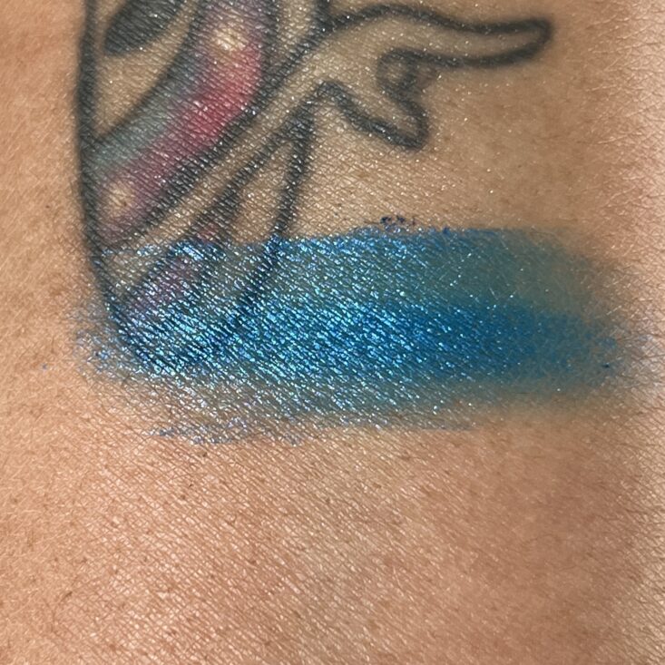 Swatch of Gaelle Cosmetics Loose Pigment for Cocotique Makeup Lover's Box Spring 2023