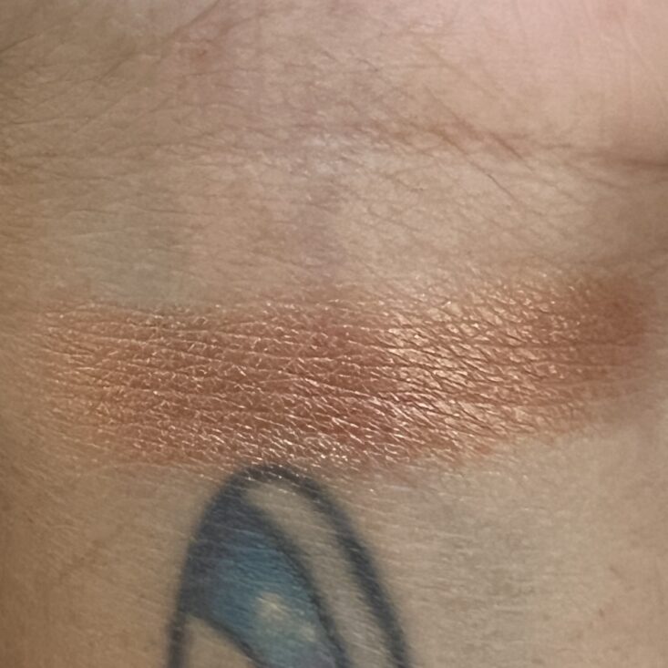 Swatch of Jazmine Beauty Illuminating Highlighter for Ipsy Glam Bag May 2023