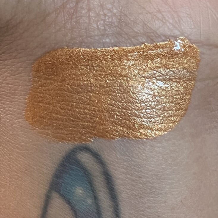 Swatch of Black Radiance Liquid Highlighter for Cocotique June 2023