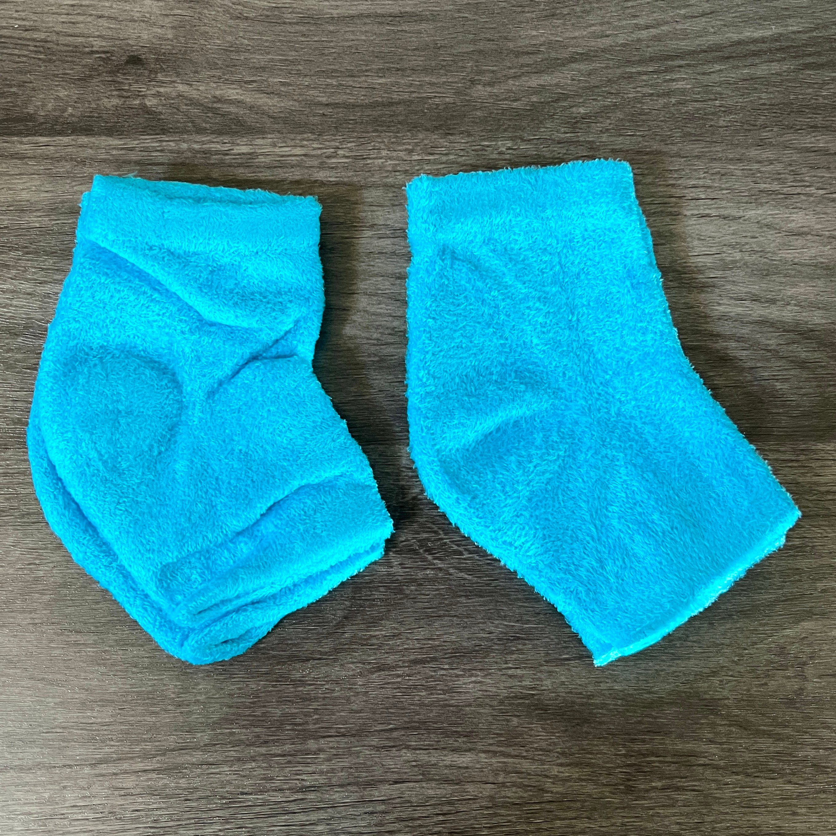 Closeup of Zentoes Fuzzy Gel Heel Socks for Cocotique July 2023