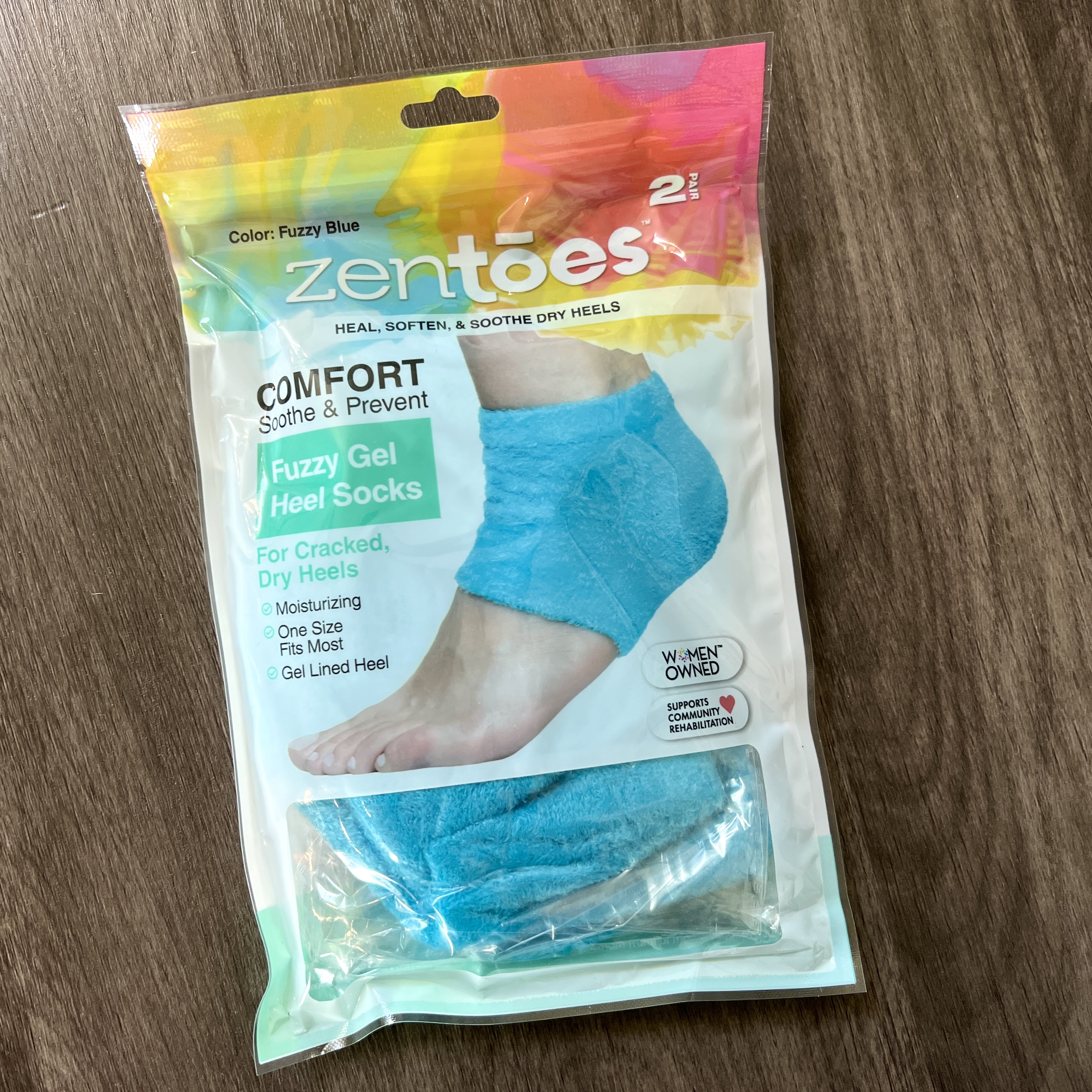 Front of Zentoes Fuzzy Gel Heel Socks for Cocotique July 2023