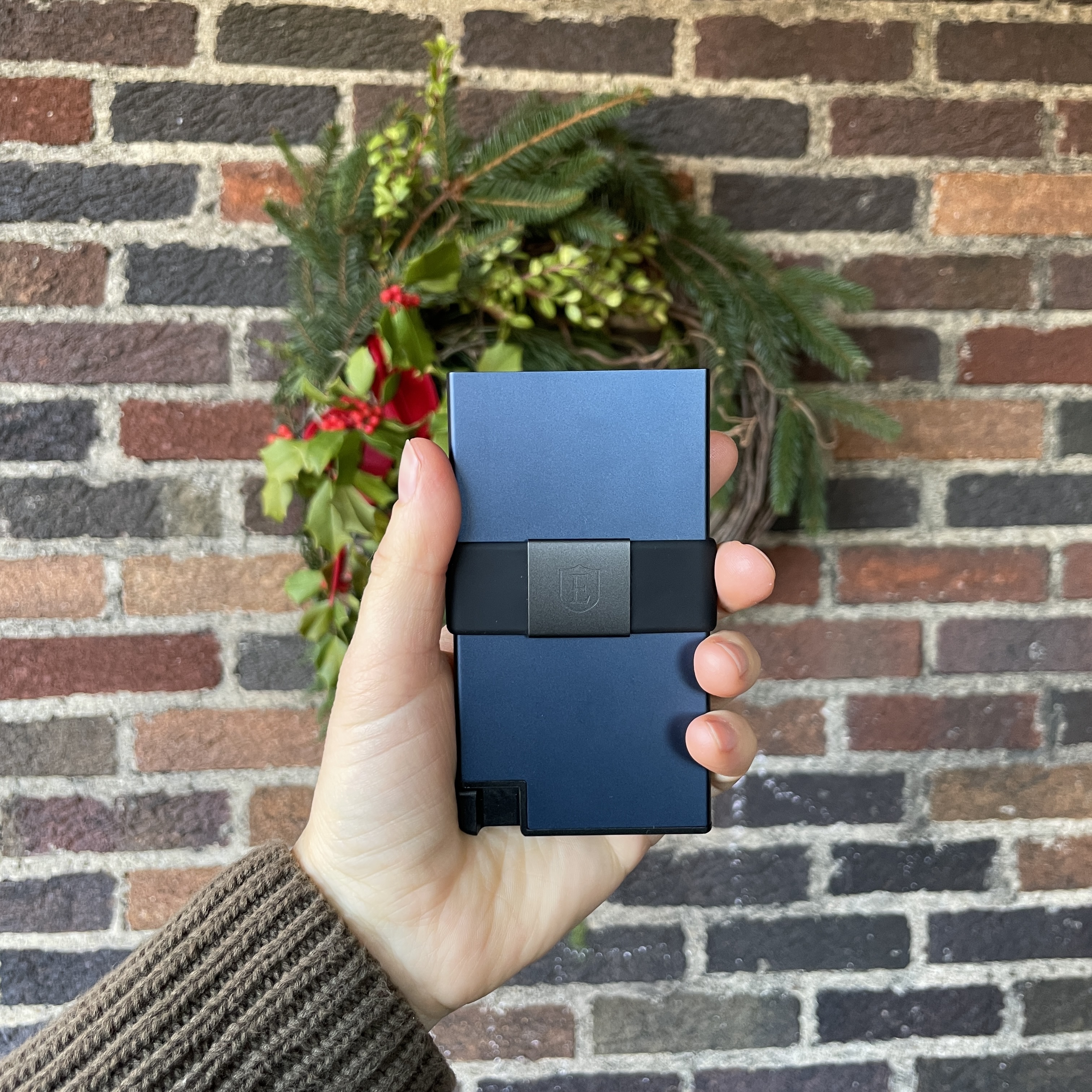 Why This Smart Wallet Made the Perfect Gift for My Man Last Valentine’s Day