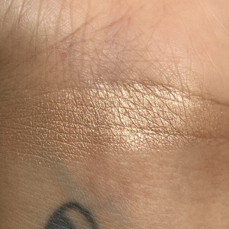 Swatch of KVOSSNYC Highlighter for Ipsy Glam Bag February 2024