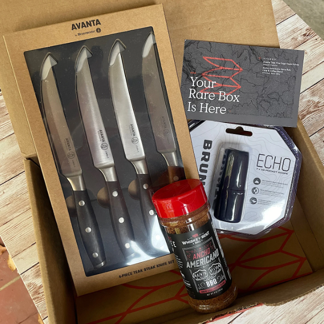 Brandi received a steak knife set, spices, and a pocket scope in her Nov 2022 Bespoke Post box.