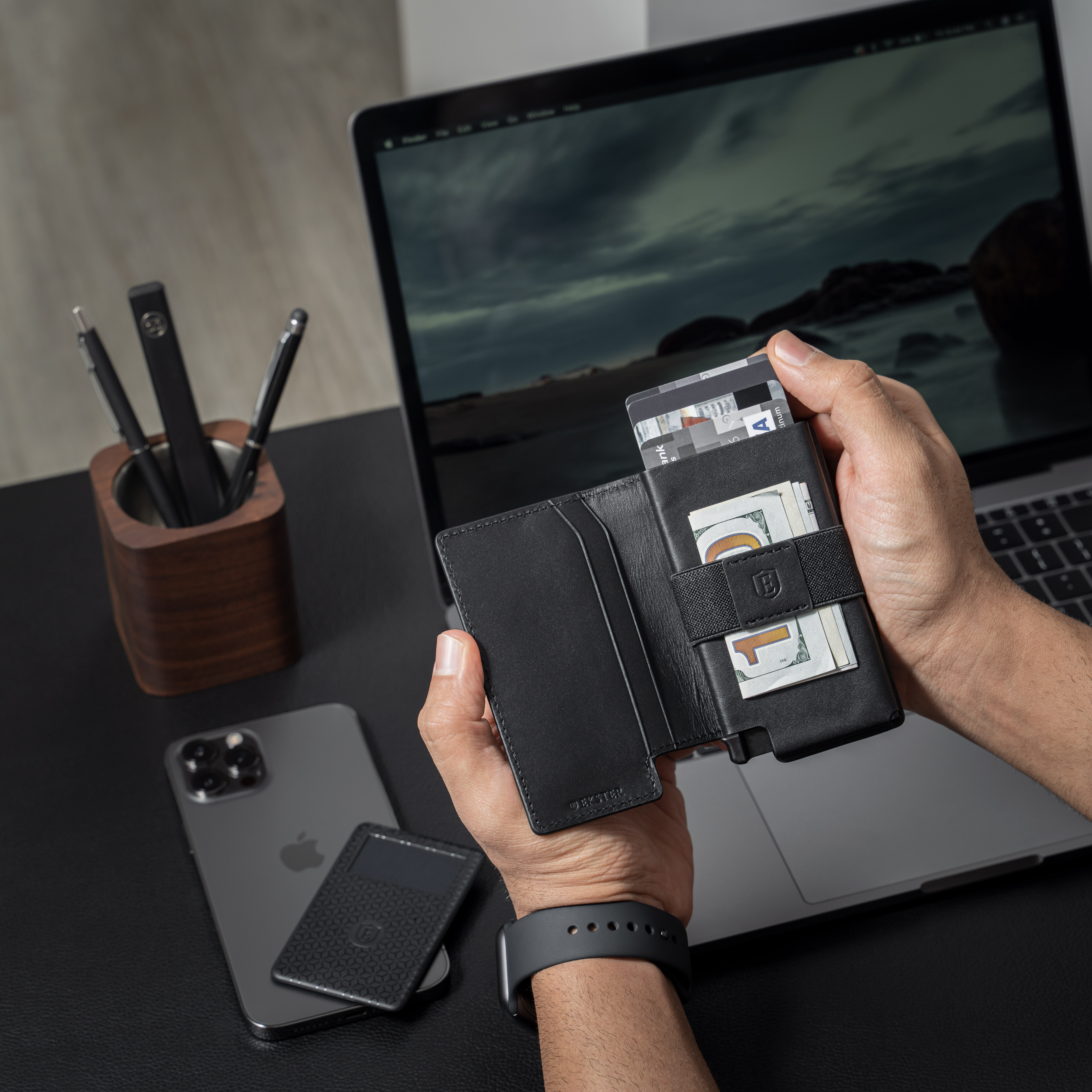 Top 4 Smart Wallets That Make Your Life Easier in 2025