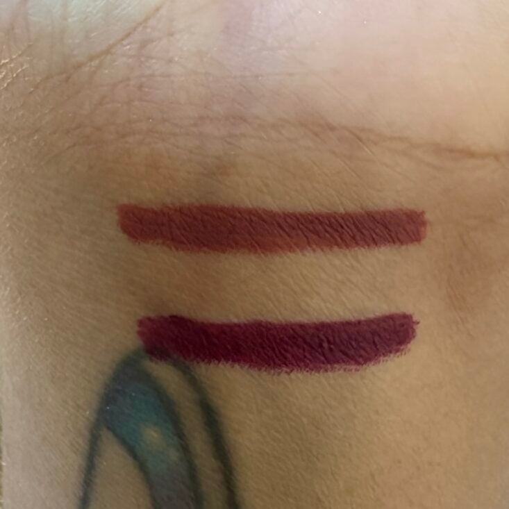 Swatch of V Kosmetik Duo Lip Liner for Ipsy Glam Bag July 2025