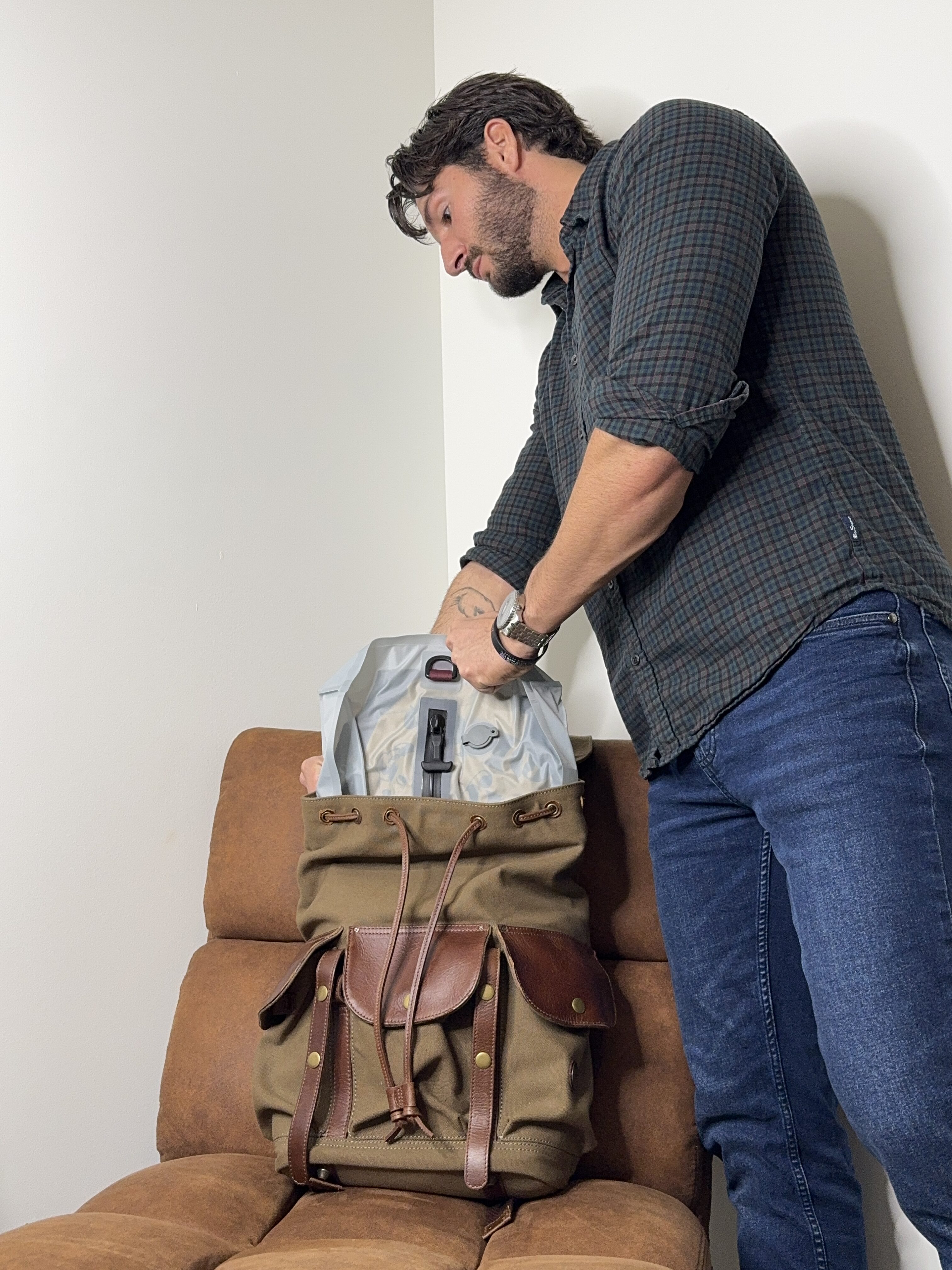 Why Ekster’s TravelPack™ Vacuum Kit Is the Ultimate Travel Hack
